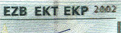 Fühlbares Relief auf der Vorderseite einer 100-Euro-Banknote