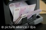 500-Euro-Banknoten in einer Zählmaschine