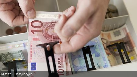 Kassenschublade mit Euro-Bargeld