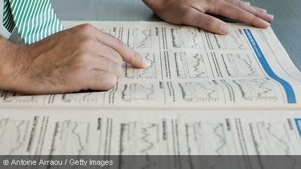 Eine Zeitung mit Wertpapierkursen