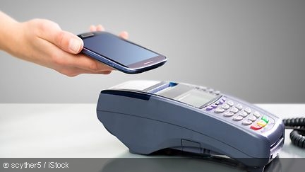 Payment with a smartphone via NFC
