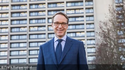 Jens Weidmann vor der Zentrale der Deutschen Bundesbank